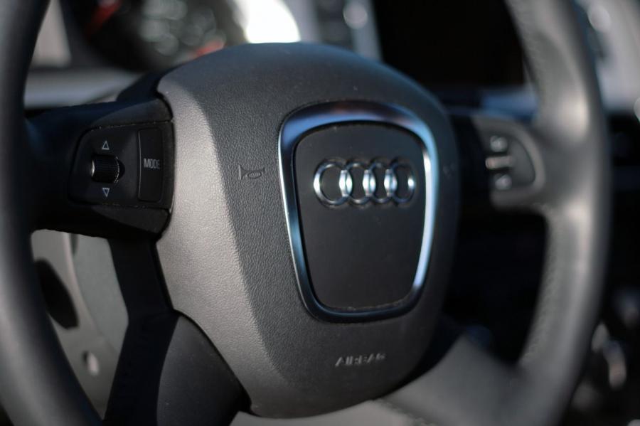 Детали интерьера Audi A6 3.0T Quattro Sedan (4F, C6) 2008 года  (NA) (фото 7 из 34)
